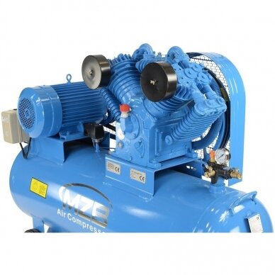 Belt-driven air compressor 300L 1153L/min 12.5bar 1