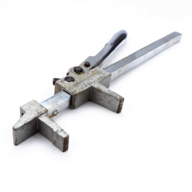 Manual tire spreader-expander ratchet type