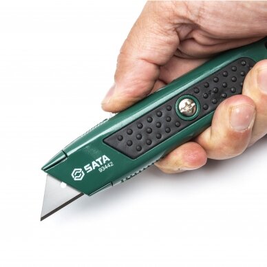 Self-retracting utility knife 19mm with 5 spare blades 1